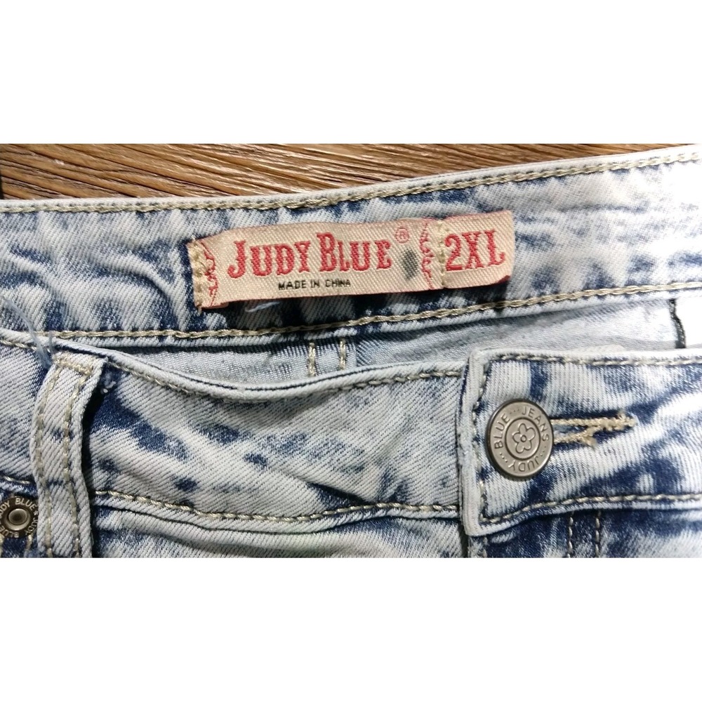 Judy Blue Women's‎ Size 2XL Blue Distressed  Tapered Leg Light Wash Denim - Picture 2 of 6